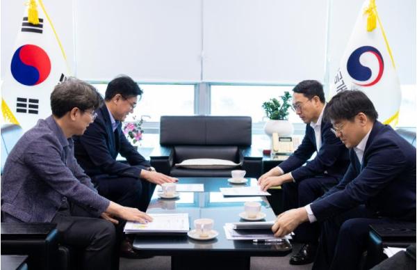 김재준 군산시장, 새만금개발청장 만나 새만금 핵심 현안 논의