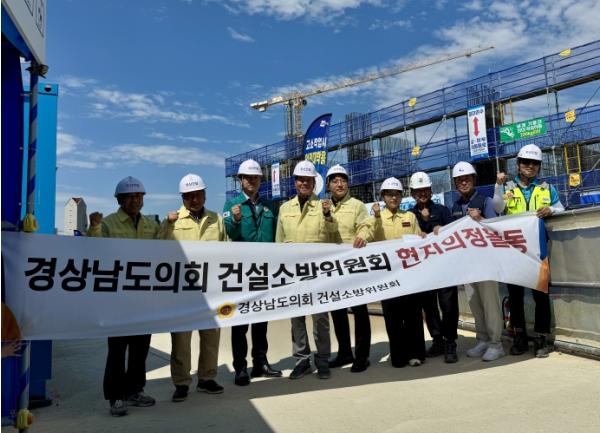 경남도의회 온열질환자 132명·사망3명…도의회 건설소방위 첫 현장은 ‘폭염 건설현장’
