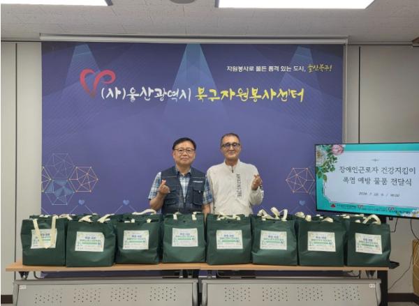 울산북구자원봉사센터, '재난 속 마음쉼터' 폭염 예방물품 전달로 장애인근로자 건강한 여름나기 지원 기사 이미지
