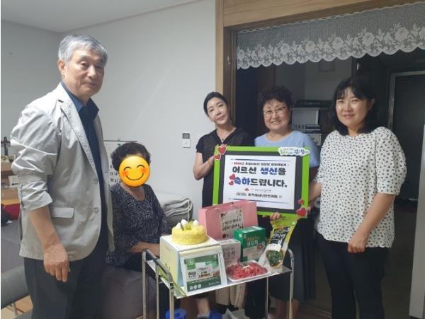 성북구 길음1동 지역사회보장협의체, 10년 넘게 이어온 '홀몸어르신 생신날 행복만들기' 기사 이미지