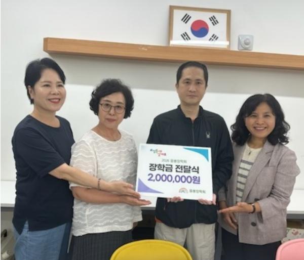 성동구 응봉동 응봉장학회, 지역 학생에게 희망 담은 장학금 지원 기사 이미지