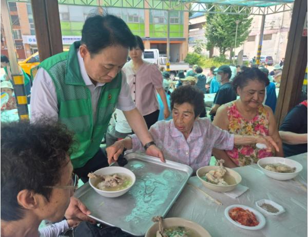 제물포구 만석동 새마을부녀회,‘삼계탕 나눔’행사 개최 기사 이미지