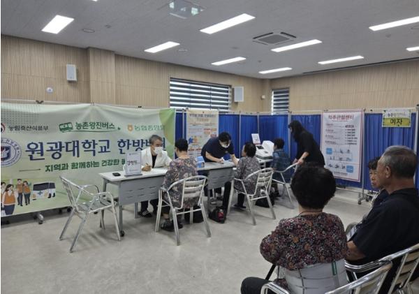김제시, 백산면 어르신 건강 돌본 '농촌 왕진버스' 운영 기사 이미지