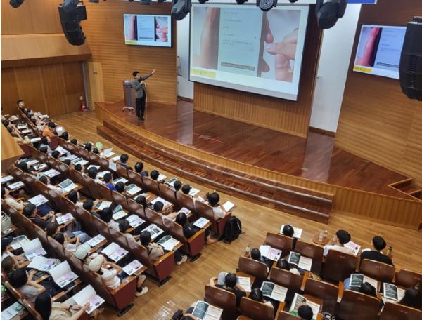 동대문구, EBS 정승익 강사 초청 ‘영어 전문가 특강’ 성황리 마무리 기사 이미지