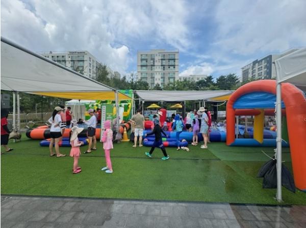 강남구, 율현공원에 시원한 물보라! 발달장애인 가족 '워터 힐링 축제' 기사 이미지