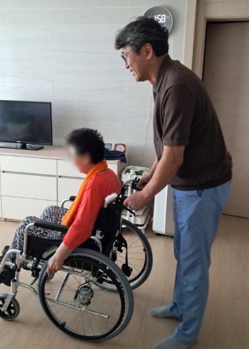 '복지 사각지대 발굴로 일상 회복'…시흥시 배곧1동, 위기가구 통합사례관리로 생활 안정 지원 기사 이미지