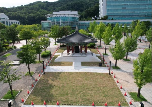 원주시, 치악산 보은 설화의 상징 '치악종각' 시청 앞 공원으로 이전 완료 기사 이미지