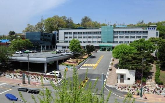 횡성군, 폭염 대응 시가지 살수차 운영…도심 열섬 현화 완화 기사 이미지