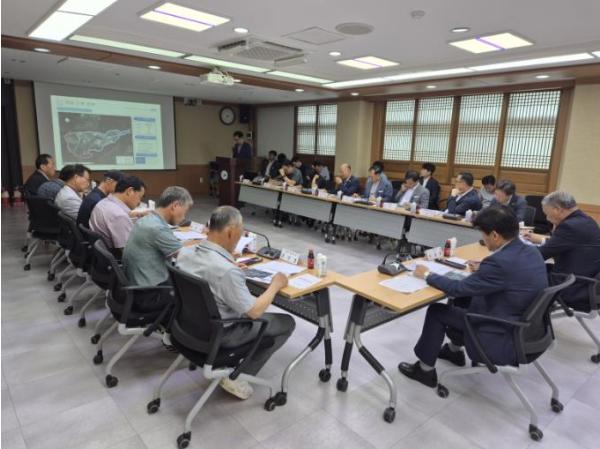 부여군, 구)세명기업사 폐기물 불법매립지 안정화사업 중간 점검 나섰다. 기사 이미지
