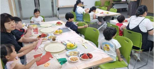 평창군, '과일 푸드아트테라피'로 관내 어린이 편식 예방과 정서 안정 도모 기사 이미지