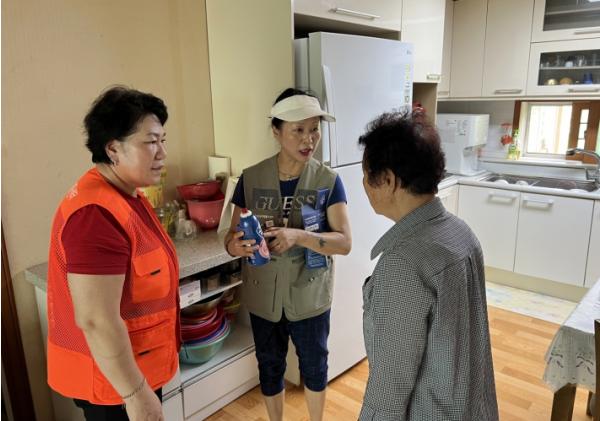 서천군자원봉사센터, 화재위기 취약가구에 가정용 소화기 전달 기사 이미지