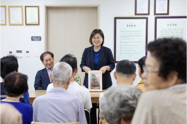 어르신 정책 소통 현장 행보 나선 손화정 영종구청장, 경로당 70곳 방문 기사 이미지