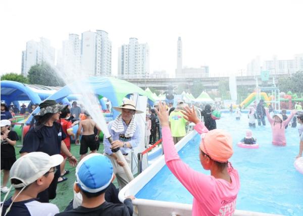 운영 첫 주 6천여 명 찾은 성북문화바캉스…우이천·길음동까지 확대 운영