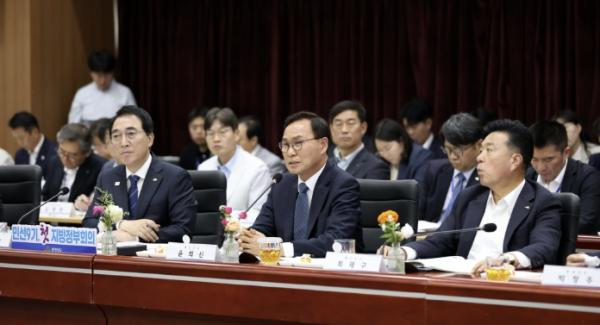 윤희신 태안군수, 민선 9기 출범 한 달 '기다리는 행정에서 발로 뛰는 경영 행정으로' 기사 이미지