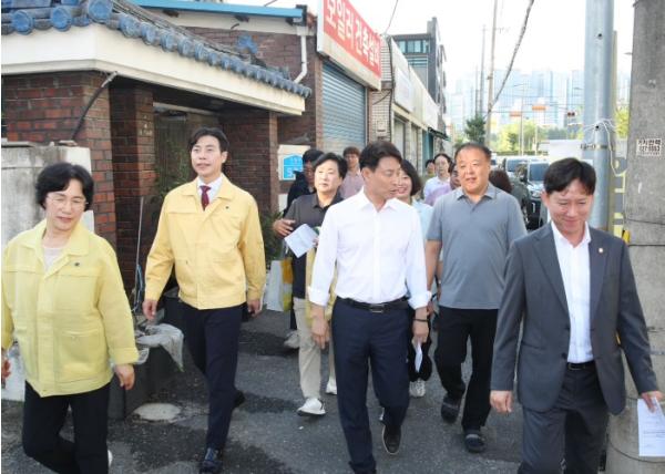 전문학 대전 서구청장, 어린이 안전 위해 통학로 현장으로 기사 이미지