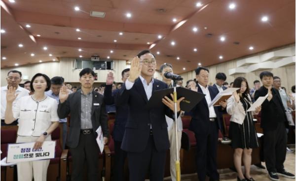 '태안의 푸른 바다처럼 투명하게' 태안군, 900여 명 전 공직자의 약속 기사 이미지