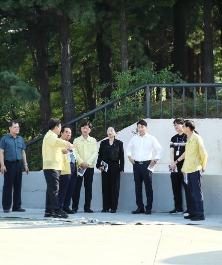 전문학 서구청장, 남선공원체육관 주차동 시설 개선 현장 점검 기사 이미지