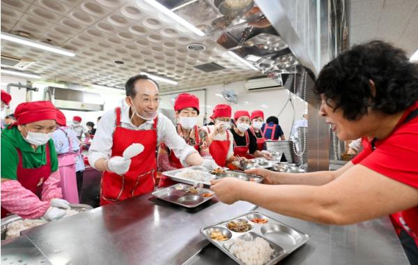 추 대구시장, 폭염 긴급대책회의 하루 만에 릴레이 현장점검… 노인복지관 27곳 토요일도 전면 개방 기사 이미지