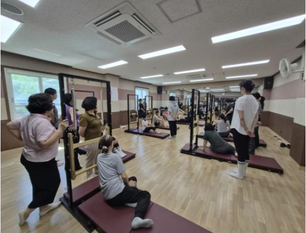수원시 장안구 정자3동 주민자치센터, 동남보건대학교와 손잡고 '뇌를 활성화하는 근신경 운동' 정식 개강