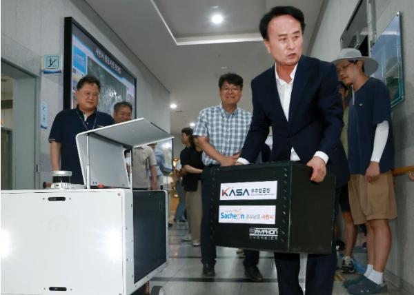 박동식 사천시장, 드론-로봇 연계 도심지 고중량 화물 배송 실증현장 방문