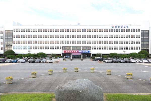 촘촘한 방역·신속한 대응...경남 가축방역 역량 전국서 인정 기사 이미지