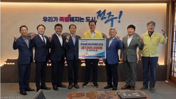 대한건설협회 전북도회, 전주 도매시장 화재 피해상인 지원 나서