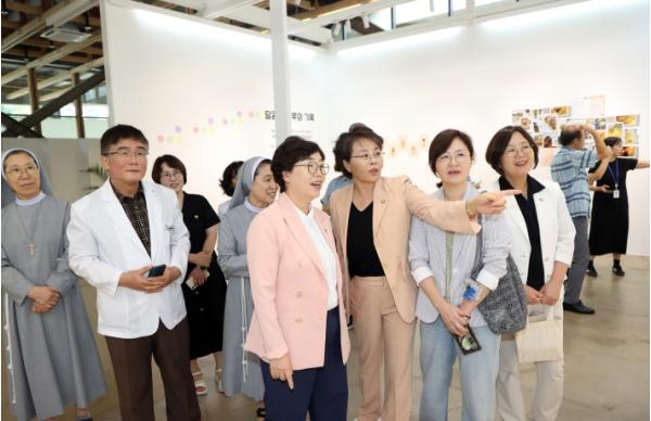 수원특례시의회, 제9회 다담 사진전 찾아 발달장애 작가들의 도전 응원