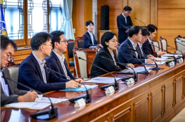 한성숙 국무총리, 데이터관계장관회의 주재…“공공데이터가 정부에서만 활용되서는 안 돼”