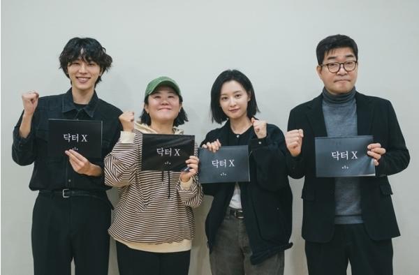 [SBS 닥터X :하얀 마피아의 시대] 10월 9일(금) 첫 방송 확정! 김지원-이정은-손현주-김우석, 전율의 대본리딩 현장!