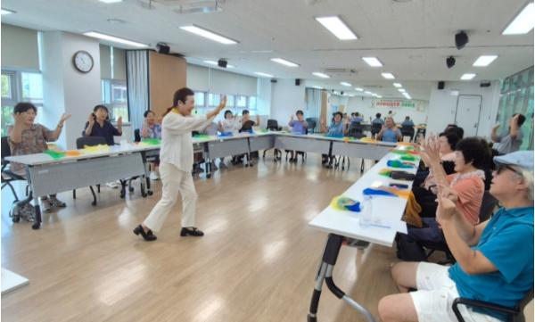 고성군, 하반기 독거노인 사회관계 및 자립능력강화 프로그램 개강 기사 이미지