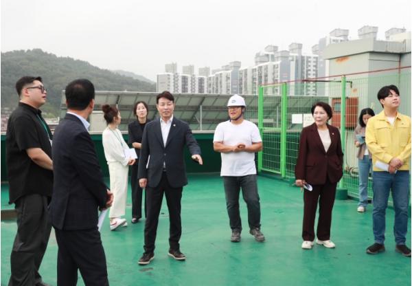 전문학 서구청장, 정림종합사회복지관 시설 개선 공사 현장 살펴 기사 이미지