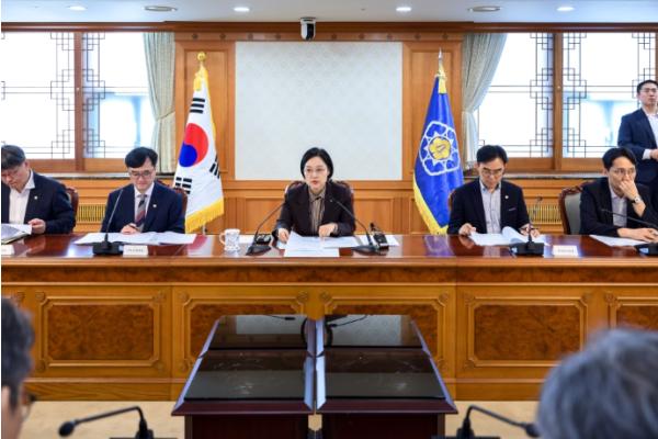 한성숙 국무총리,  제2차 범부처 주택 신속공급 점검회의 주재