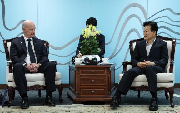 통일부 장관, 신임 주한 아일랜드 대사 접견