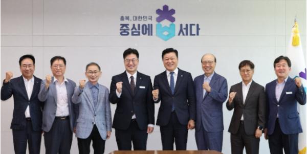 김명식 진천군수, 신용한 충북도지사 예방…금곡지구 경제자유구역 추진 협력 요청 기사 이미지