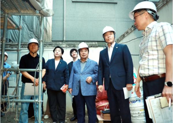 전문학 서구청장, 용문종합사회복지관 시설 개선 현장 점검 기사 이미지