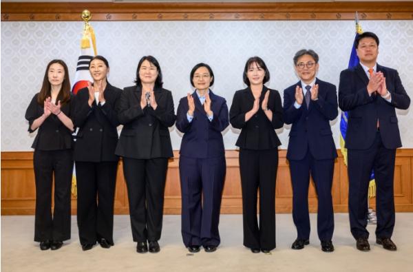 한성숙 국무총리 주재 국가스포츠정책위원회 위촉식 및 회의 주재
