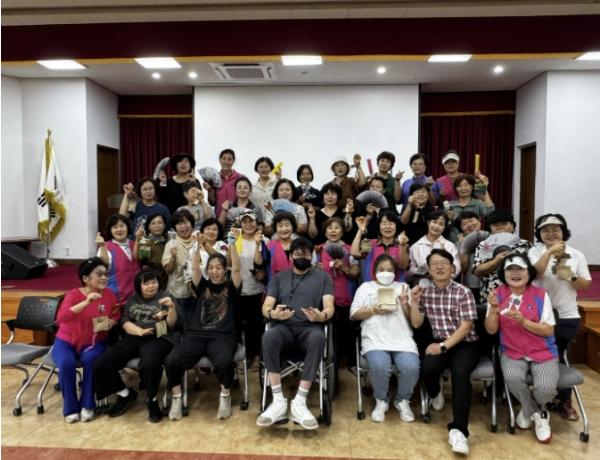 남양주시장애인복지관 성인주간보호센터, 한국생활개선 남양주시연합회에 업사이클링 공예품 전달 기사 이미지
