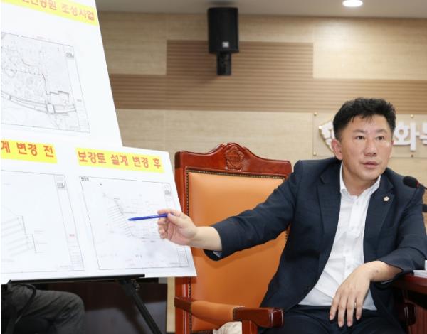 아산시의회 윤원준 의원, 용화체육공원 옹벽 붕괴, 안전관리 허점 집중 점검