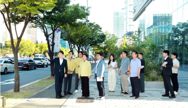 전문학 서구청장, 둔산동 대덕대로 녹지·휴게공간 조성지 점검