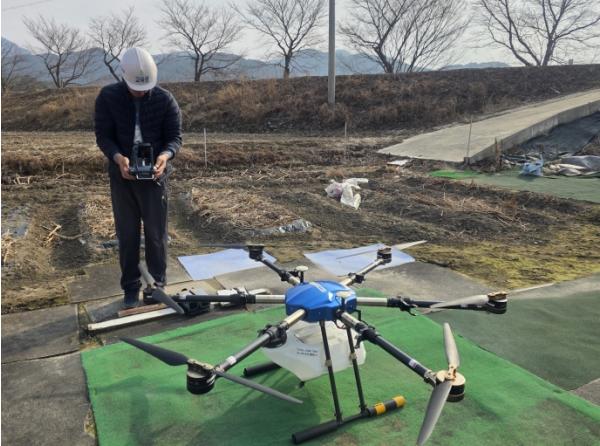 무주군, 무인 항공기(드론) 활용 확대... 농업인구 감소 및 고령화 대응, 농가 경영비 절감 효과 기사 이미지