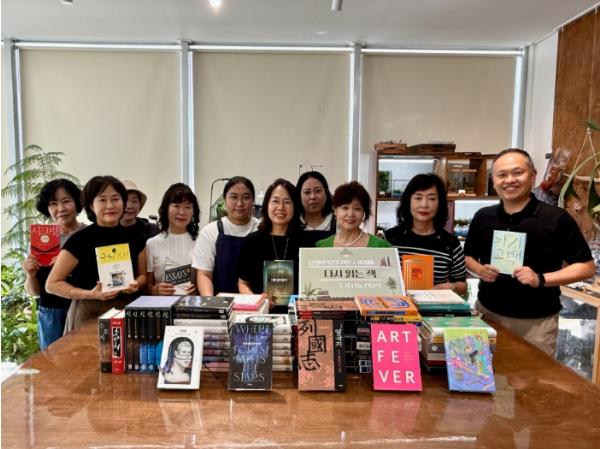 영도구 봉래1동 담쟁이 작은도서관, 지역자원 연계 '다시 읽는 책' 도서 나눔 전달식 개최