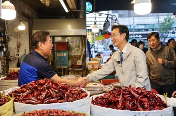 최동민 동대문구청장, 추석 앞두고 전통시장 14곳서 민생 살핀다