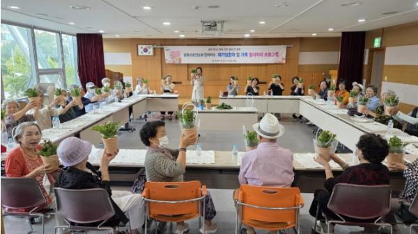 안산시 상록수보건소, 재가암 환자·가족과 원예활동 운영 기사 이미지