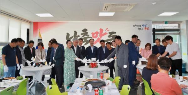 산청군, 내륙지역 최초 ‘난축맛돈’ 출하 기사 이미지