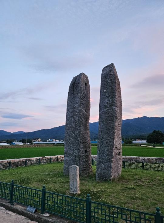 강릉시구정면 학산리 굴산사지 당간지주 일원서 벼 베기 공연 및 들녘밥 체험 기사 이미지