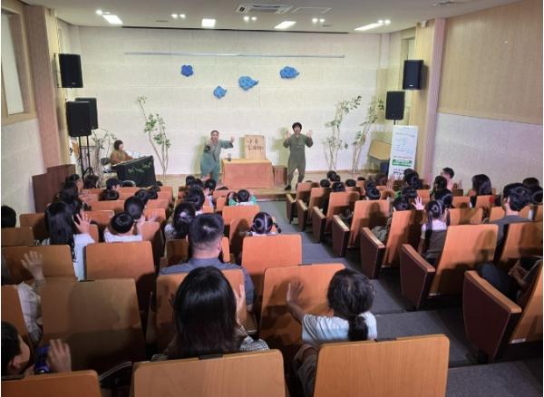 연천도서관, 독서의 달 맞이 어린이 뮤지컬 '나 좀 도와줘' 성료 기사 이미지