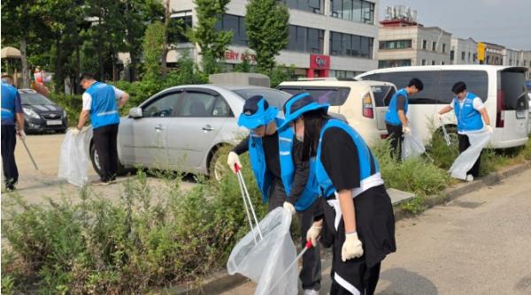 안산도시공사, 신길동 63블록 환경정화 활동 실시 기사 이미지