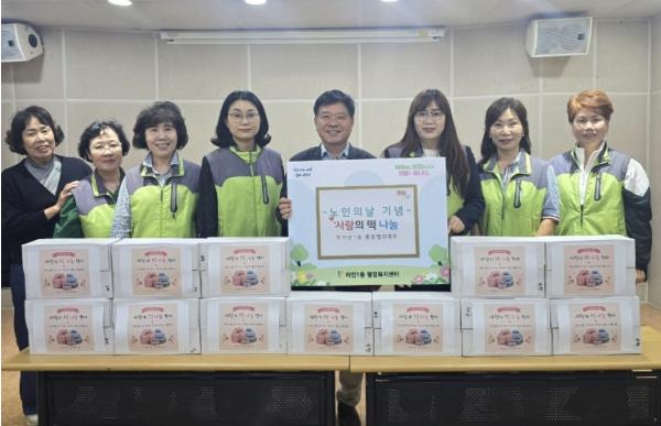 광명시 하안1동 통장협의회, 노인의 날 맞이 경로당에 사랑의 떡 전달 기사 이미지
