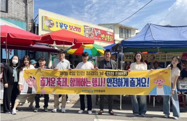 포항시, 추석 맞아 오천시장에서 안전점검 및 전통시장 장보기 실시 기사 이미지