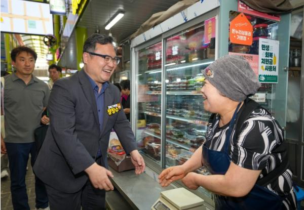 정창수 강북구청장, 추석 앞두고 전통시장 순회 기사 이미지